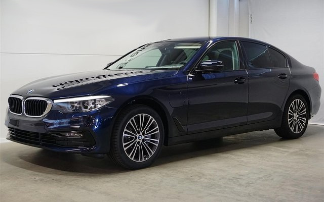 Blå metallic BMW 530E Xdrive IPerformance hyrd på Skavsta flygplats, Nyköping och ej återlämnad