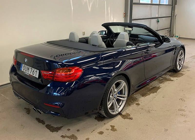 Blåmetallic BMW M4 Cabriolet stulen i Sollefteå