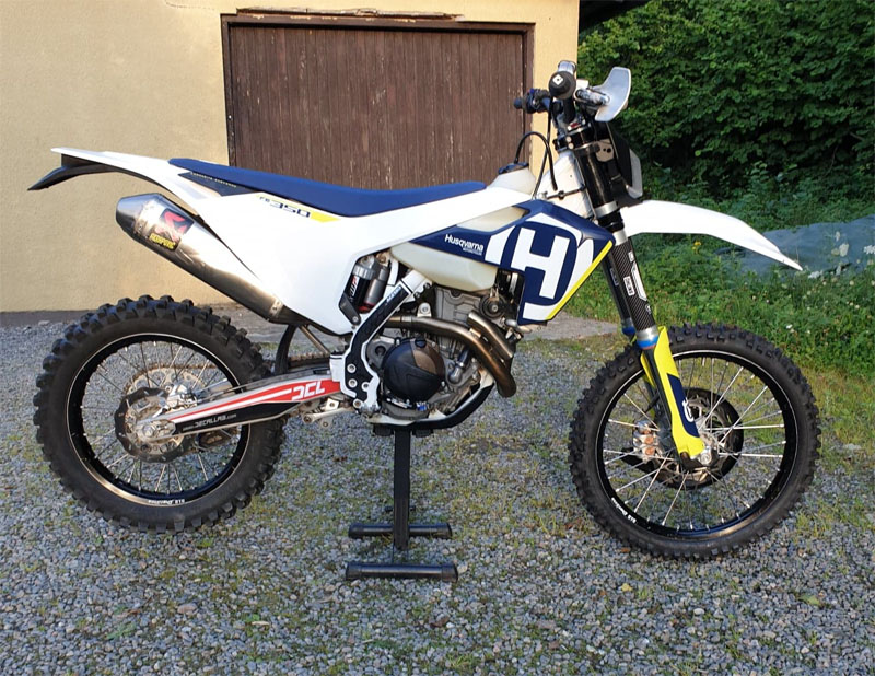 Enduromotorcykel Husqvarna FE 350 stulen efter garageinbrott i Frövi norr om Örebro