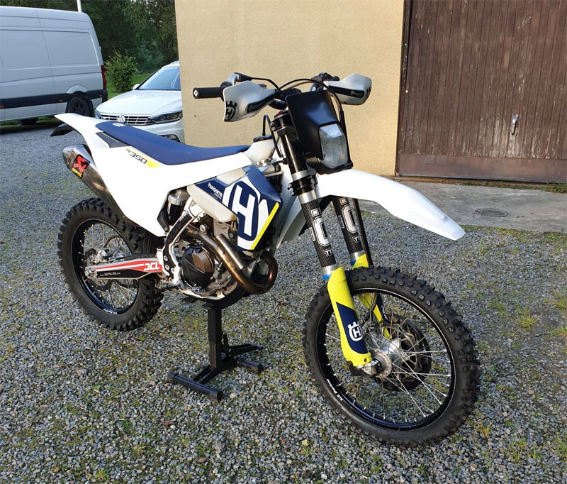 Enduromotorcykel Husqvarna FE 350 stulen efter garageinbrott i Frövi norr om Örebro