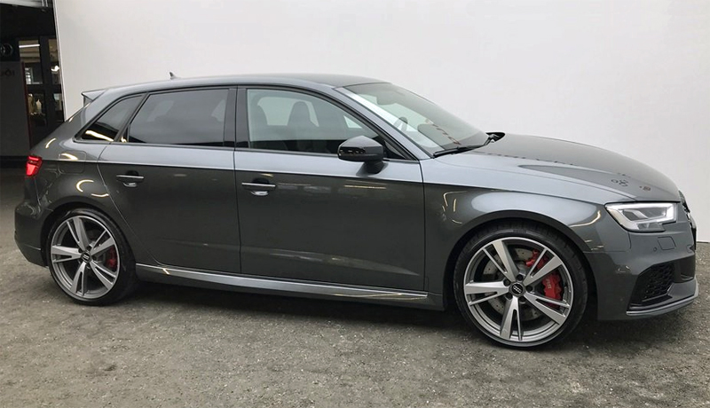 Grå metallic Audi RS3 Sportback Quattro stulen/ rån Norsborg söder om Stockholm