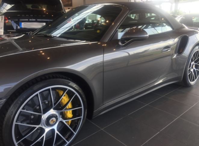 Grå Porsche 911/991 Turbo S Cabriolet stulen i Göteborg