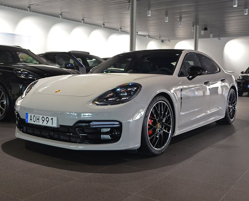 Grå Porsche Panamera Turbo stulen i Nyköping