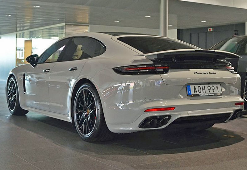 Grå Porsche Panamera Turbo stulen i Nyköping