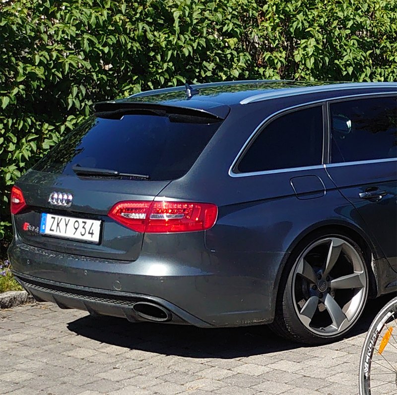 Gråmetallic Audi RS 4 Avant 4.2 FSI V8 Quattro stulen i Hammarby Sjöstad, Stockholm