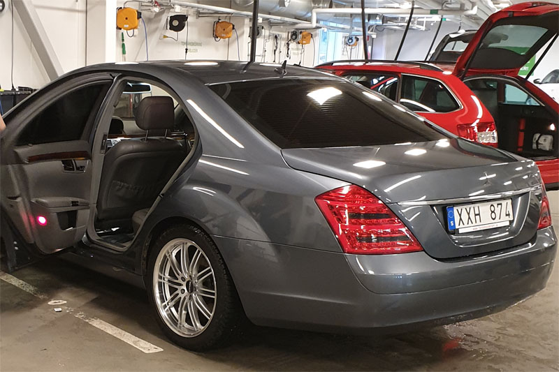 Gråmetallic Mercedes Benz S350 stulen i Stockholm