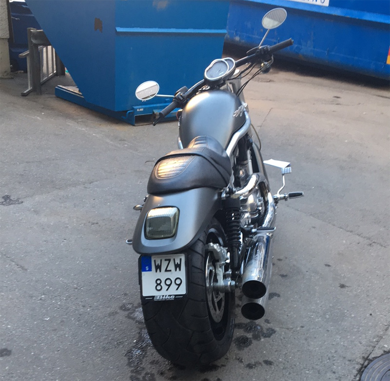 Harley Davidson V-Rod stulen på Bilias personalparkering i Segeltorp, Stockholm