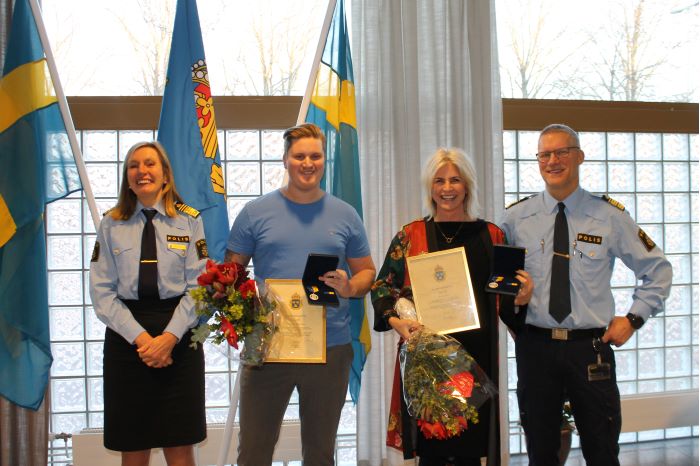 Från vänster Carin Götblad, medaljörerna Christoffer Gabrielsen, Marina Holm och Per Ågren.