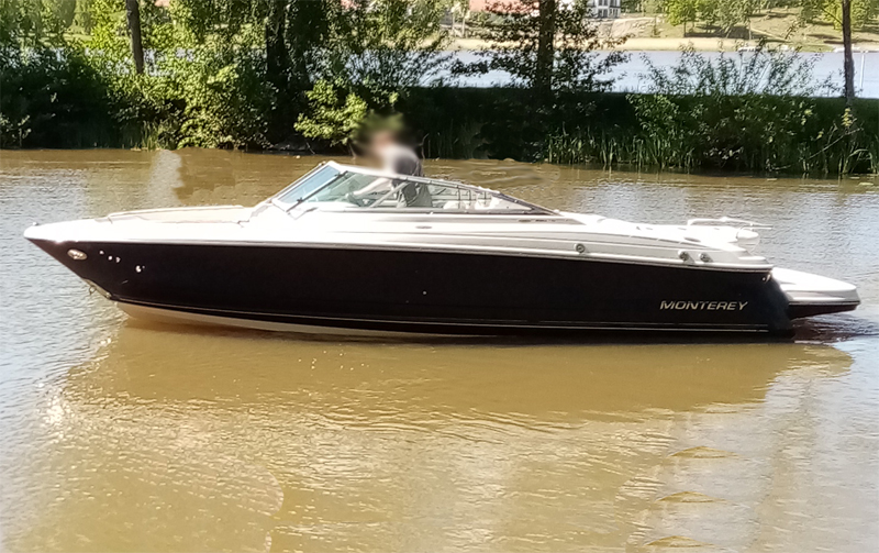 Monterey 234 FS stulen vid Sågarbadet i Strängnäs.
