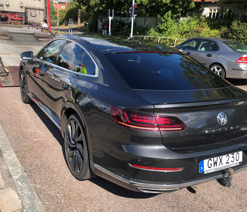 Mörkgrå metallic Volkswagen Arteon 2.0 TSI 4Motion med R-Line pkt stulen på Lidingö