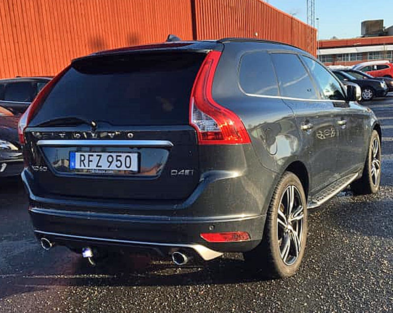 Mörkgrå metallic Volvo XC60 D4 AWD Classic R-Design stulen i Trollhättan