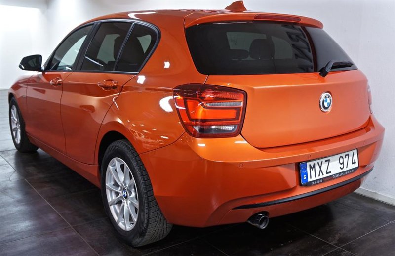 Orange BMW 118D stulen i Årstadal, Stockholm