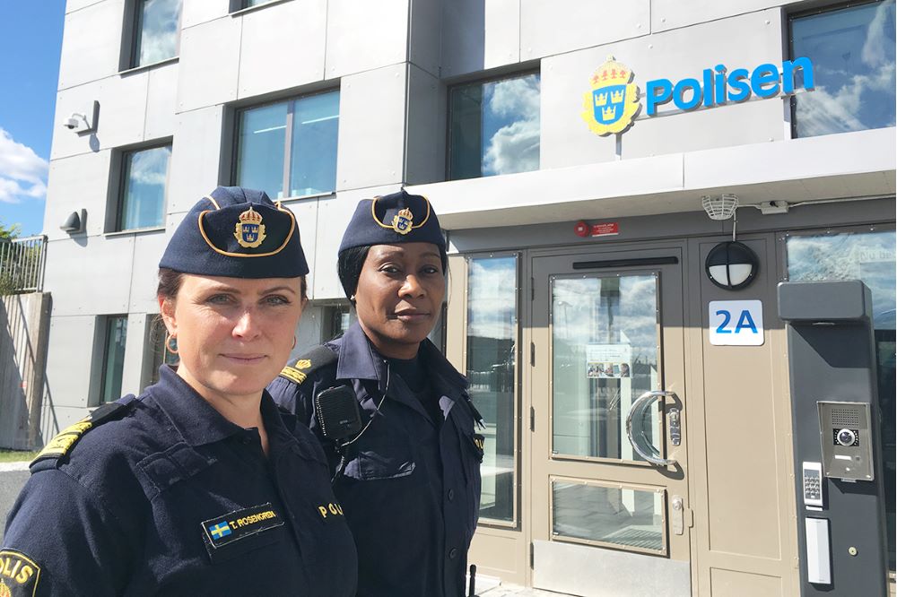 Therese Rosengren, tf lokalpolisområdeschef och Rissa Seidou, områdespolis i Rinkeby