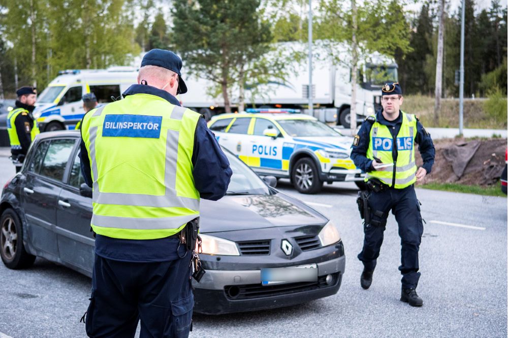 Myndighetsgemensam trafikkontroll i Mora Stenar utanför Uppsala.