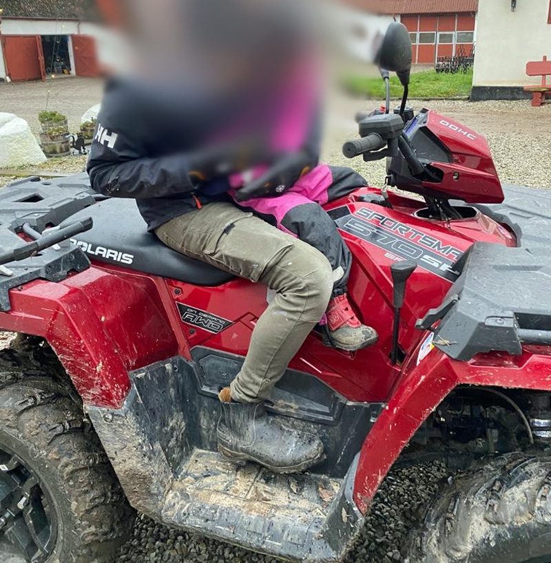 Röd fyrhjuling Polaris Sportsman 570 EPS SP stulen i Bunkeflo strax söder om Malmö