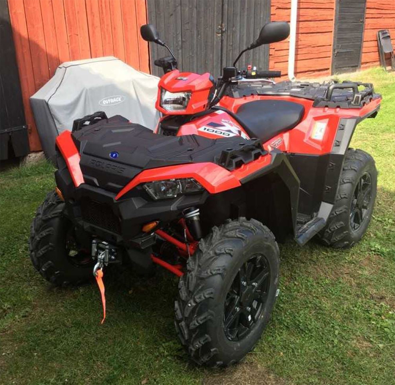 Röd Polaris Sportsman XP 1000 EPS och Kawasaki KLX 250 stulna i Styrsjöbo strax sydväst omLeksand