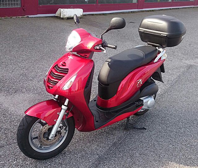 Röd scooter Honda PES150 stulen i Svedala sydost om Malmö