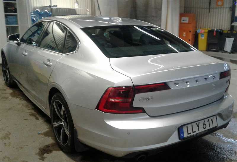 Silvermetallic Volvo S90 D4 hyrd på Arlanda, ej återlämnad