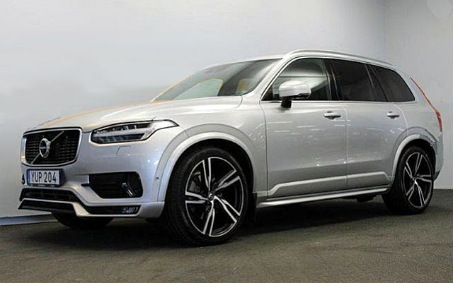 Silvermetallic Volvo XC90 D5 AWD R-Design stulen i Oxie, Malmö