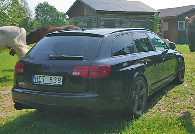 Svart Audi RS6 Avant 5.0 V10 Quattro stulen i Everöd norr om Tomelilla