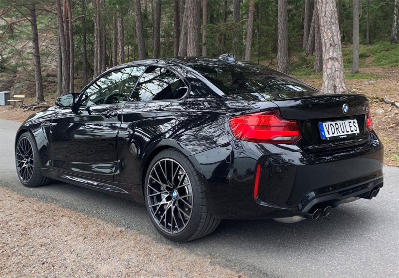 Svart BMW M2 Competition F22 stulen i Östra Skogås söder om Stockholm