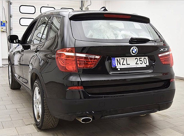 Svart BMW X3 Xdrive 20D stulen efter inbrott i villa i Viksjö, Järfälla nordväst om Stockholm