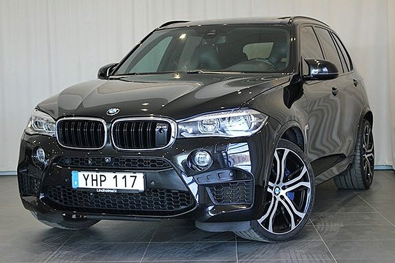 Svart BMW X5 M stulen i Umeå