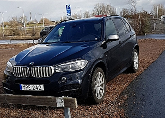 Svart BMW X5 M50D stulen i Kävlinge norr om Lund