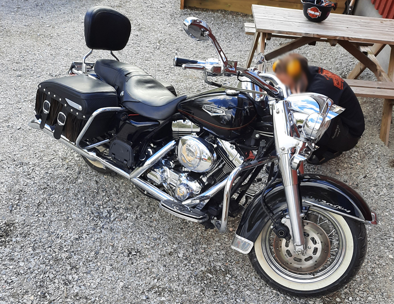 Svart Harley Davidson FLHRCI Road King stulen i Storå norr om Lindesberg