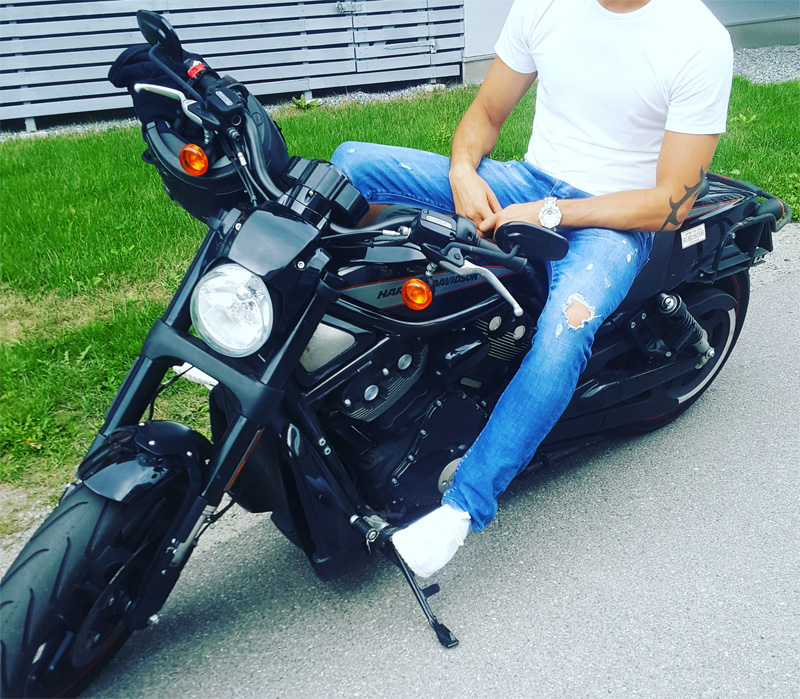 Svart Harley Davidson VRSCDX Night Rod Special stulen i Västerhaninge söder om Stockholm