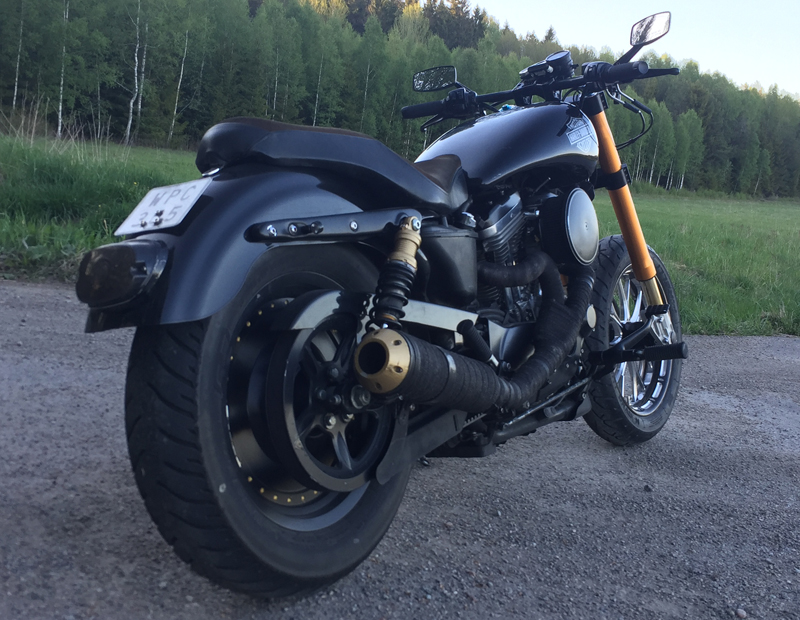 Svart Harley Davidson XL883C Sportster Custom stulen i Hägersten, Stockholm