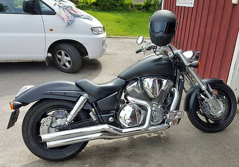 Svart Honda VTX 1800C stulen i Skutskär