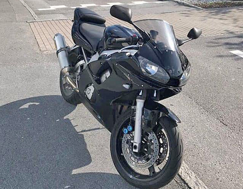 Svart Yamaha R6 stulen i Enebyberg norr om Stockholm