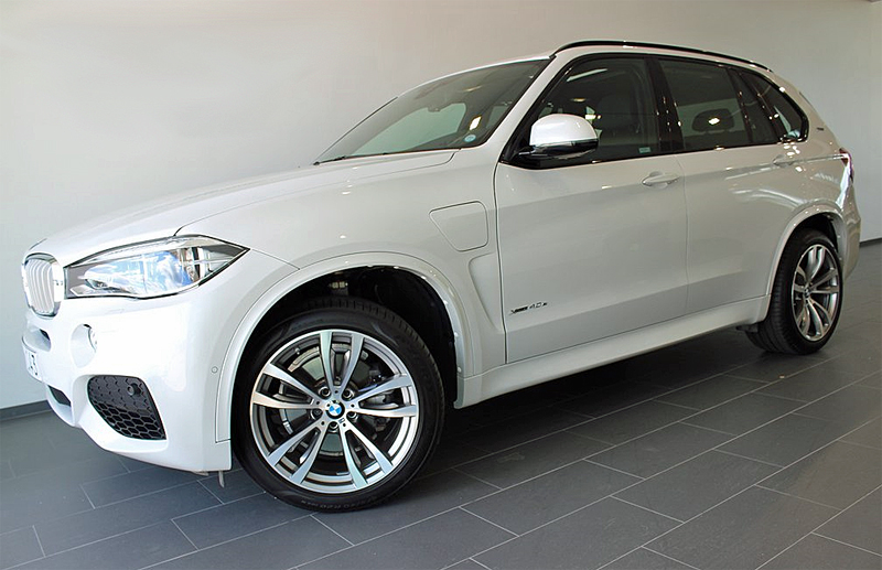 Vit BMW X5 Xdrive 4.0E M-Sport stulen i Västerås