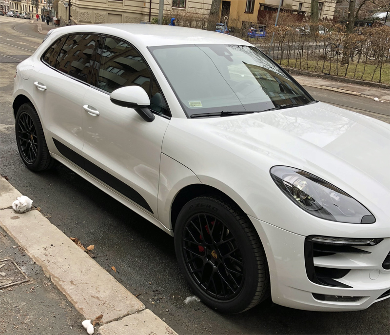 Vit Porsche Macan GTS stulen i centrala Göteborg