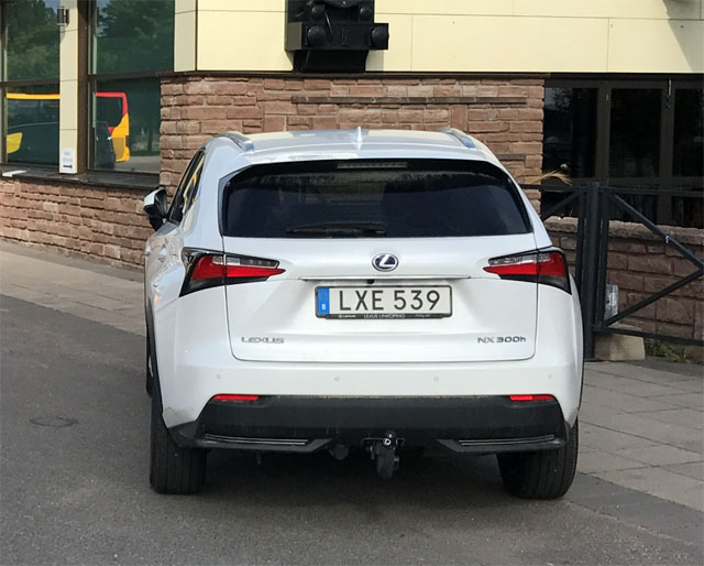 Vit svenskregistrerad Lexus NX300H AWD Comfort stulen utanför ett radhus i Rojales strax nordväst om Torrevieja, Spanien