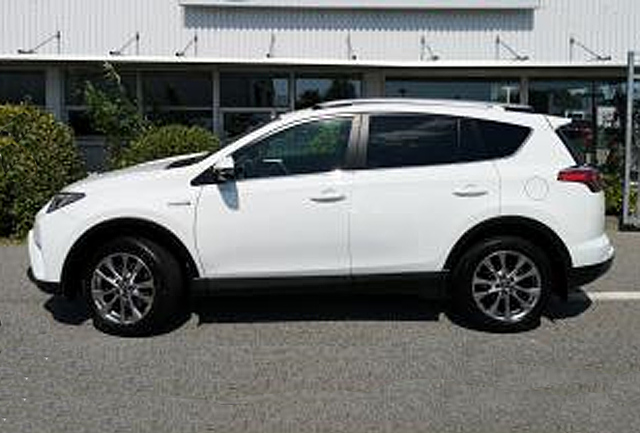 Vit Toyota RAV4 Hybrid 2.5 AWD Executive stulen i Lund