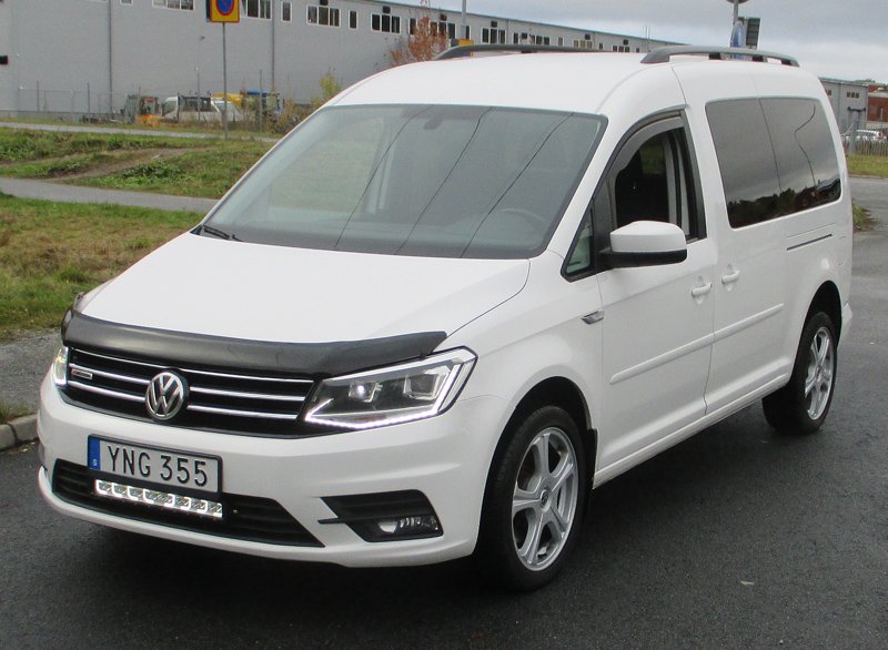 Vit Volkswagen Caddy Maxi Life 2.0 TDI provkörd och ej återlämnad i Huddinge söder om Stockholm