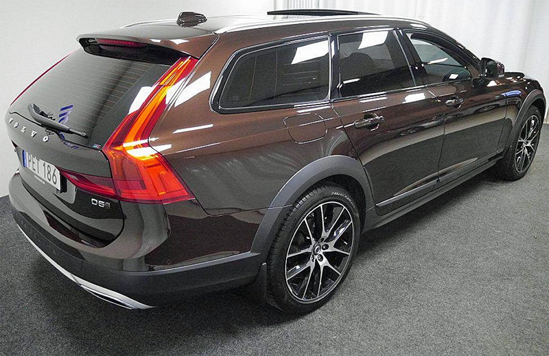 Brunmetallic Volvo V90 Cross Country stulen i Nättraby nordväst om Karlskrona