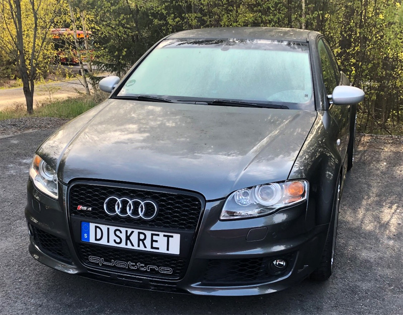 Grå metallic Audi RS 4 Sedan 4.2 V8 Quattro stulen i Sorunda norr om Nynäshamn