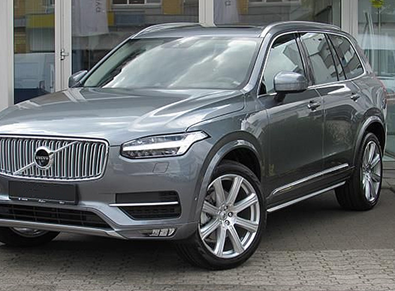 Grå metallic Volvo XC90 T8 AWD Inscription stulen i Upplands Väsby norr om Stockholm