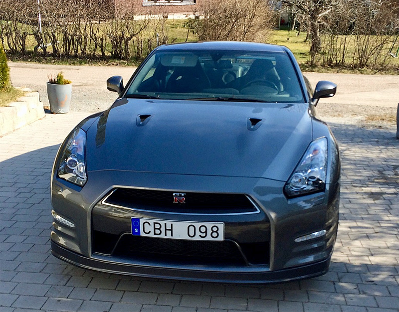 Gråmetallic Nissan GT-R (R35 facelift) stulen i Tulegaraget, Sundbyberg utanför Stockholm