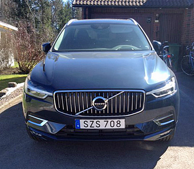 Mörkblå metallic Volvo XC60 T5 AWD Inscription stulen i Hova