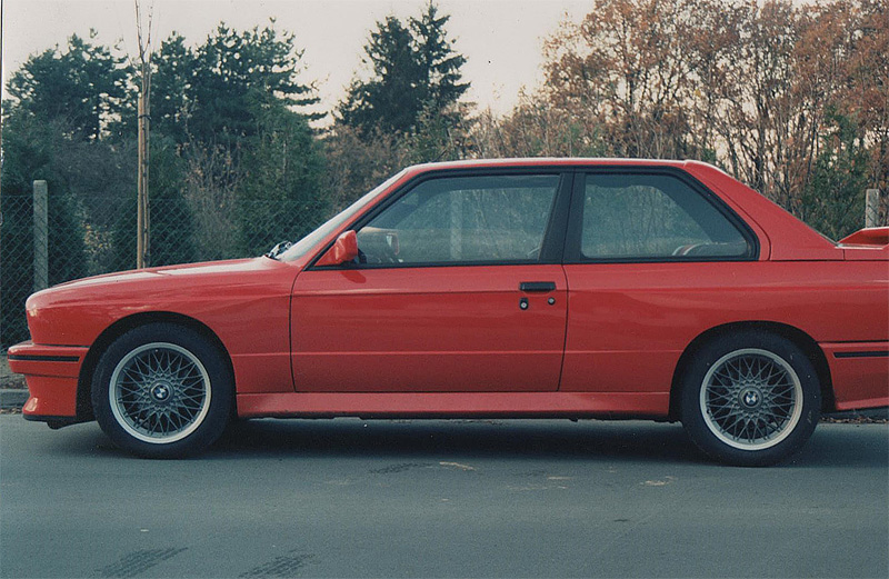 Röd BMW M3 Sport Evolution, E30, stulen i Solna