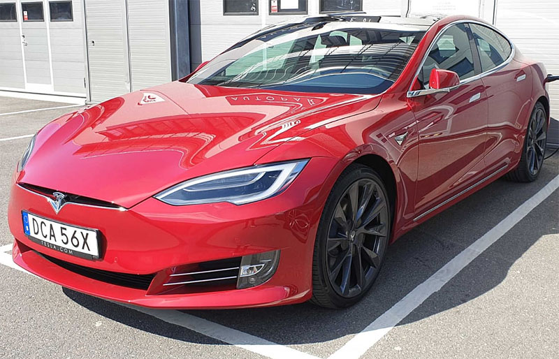 Röd metallic Tesla Model S 100 Single speed AWD stulen i Västra Frölunda, Göteborg