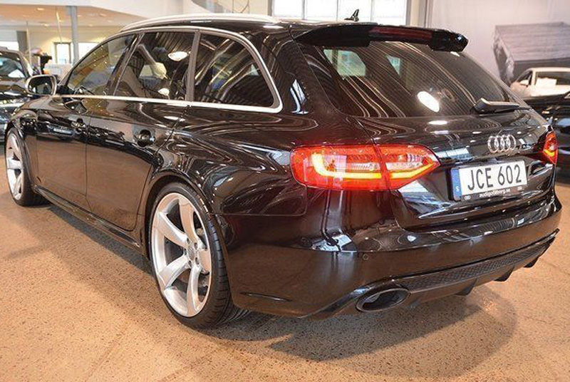 Svart Audi RS4 Avant stulen efter villainbrott i Båstad