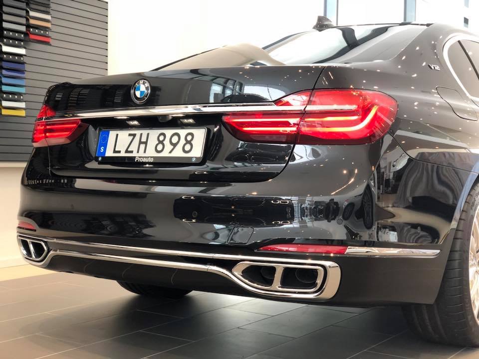 Svart BMW 760 stulen i Linköping