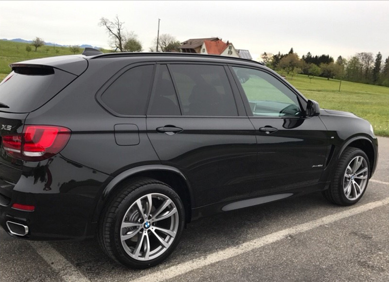 Svart BMW X5 Xdrive 4.0D stulen i Järna söder om Södertälje