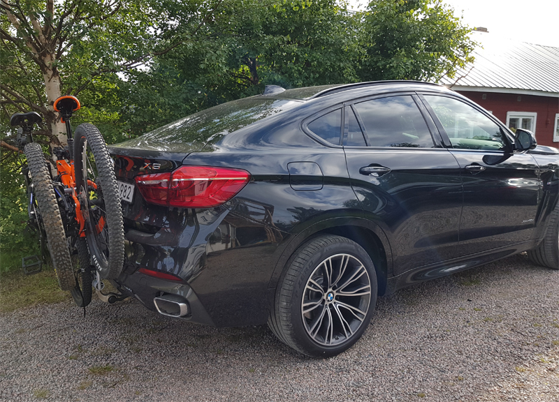 Svart BMW X6 Xdrive 4.0D stulen i Västerås