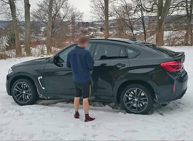 Svart metallic BMW X6 M stulen i Bålsta mellan Enköping och Stockholm